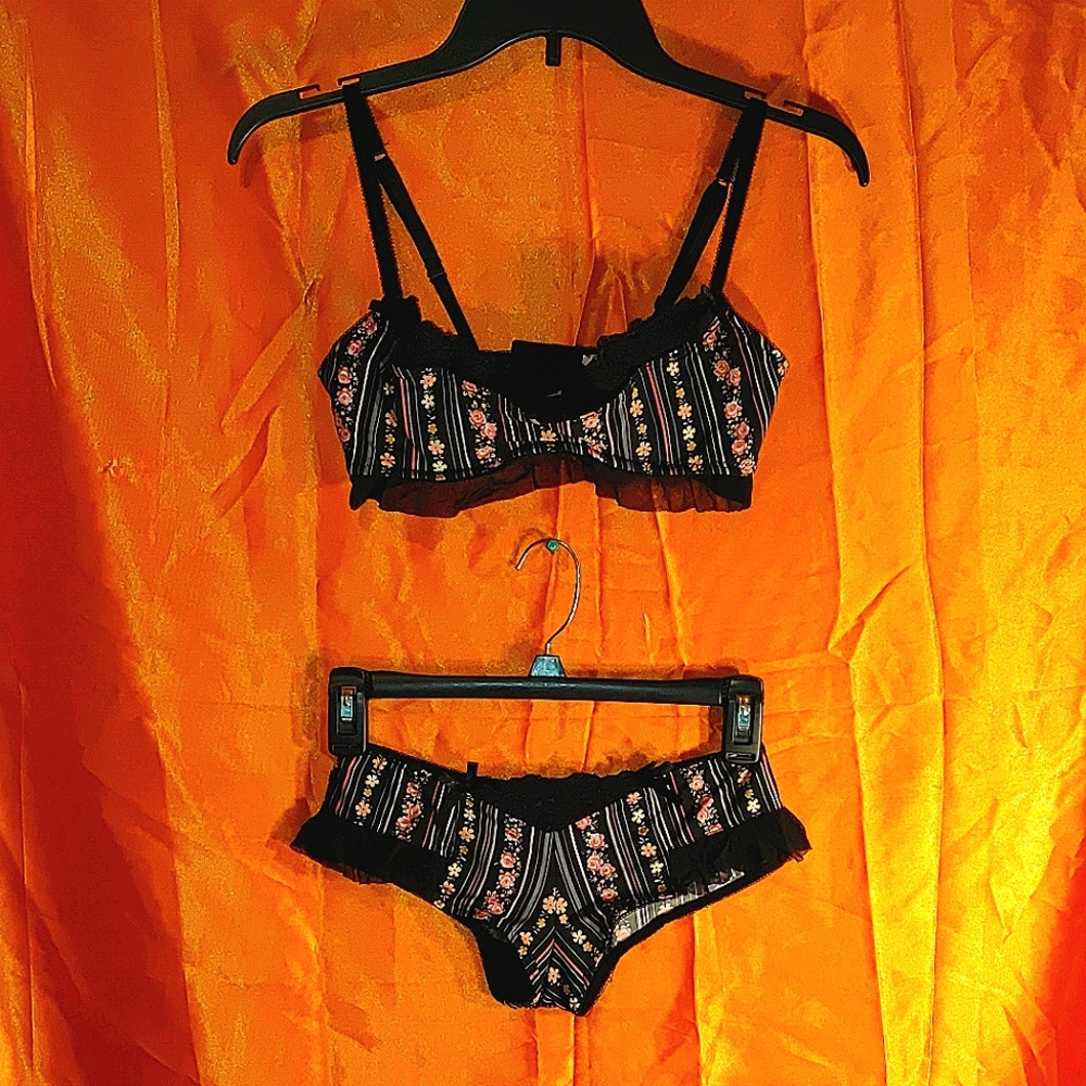 🖤NWOT Sophie B Floral Bra & Panties Set🖤